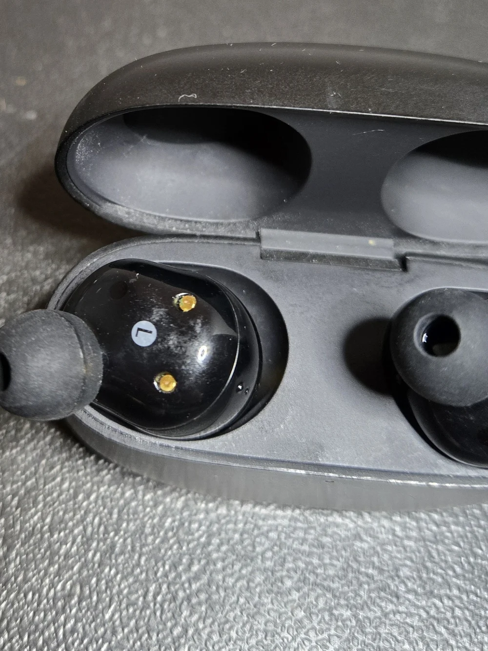 PRE-OWNED SONY EAR BUDS YY2963